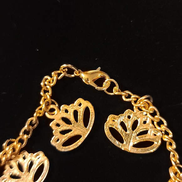 **HANDMADE** Lotus charm bracelet - Picture 4 of 4